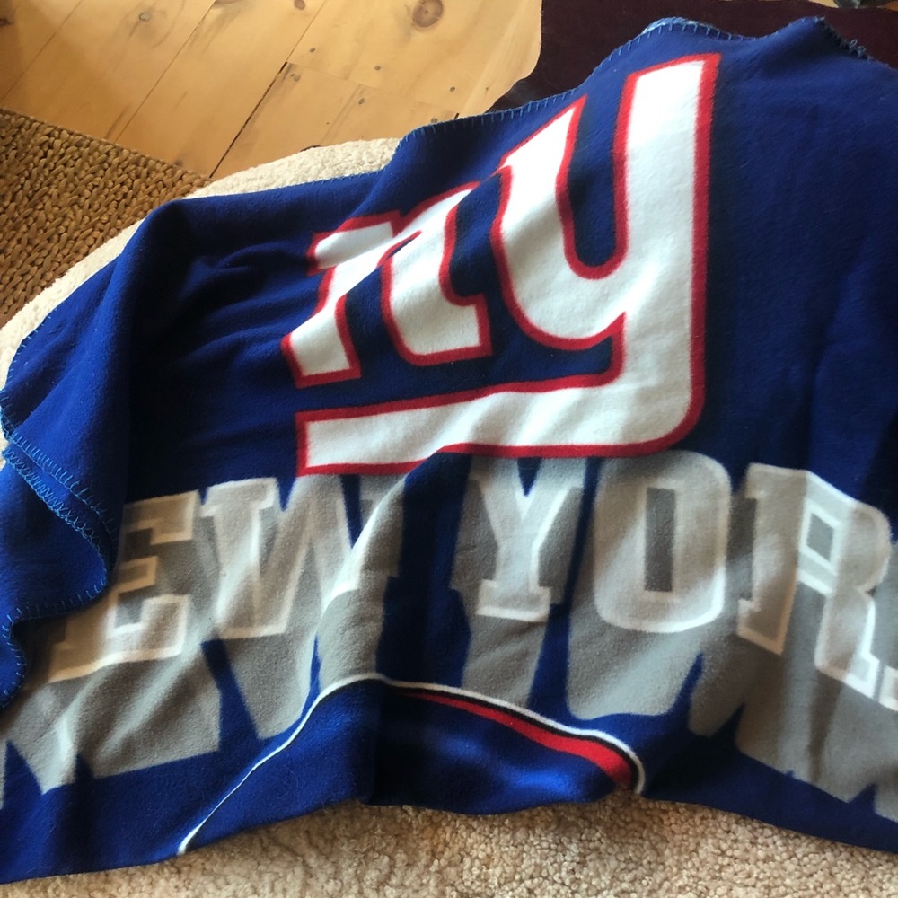 NY Giants lightweight fleece blanket.